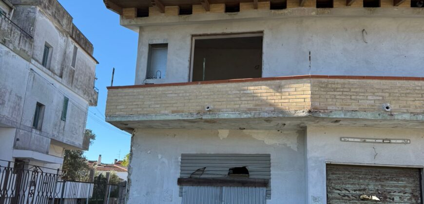 VILLA SINGOLA DA RISTUTTURARE Baia Verde