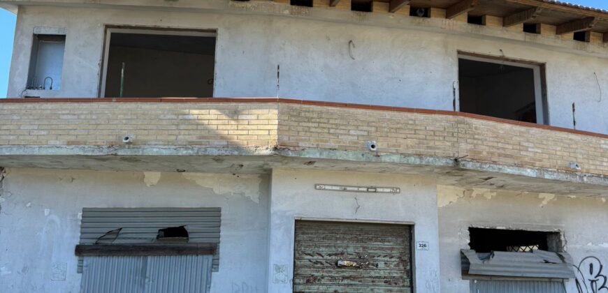 VILLA SINGOLA DA RISTUTTURARE Baia Verde