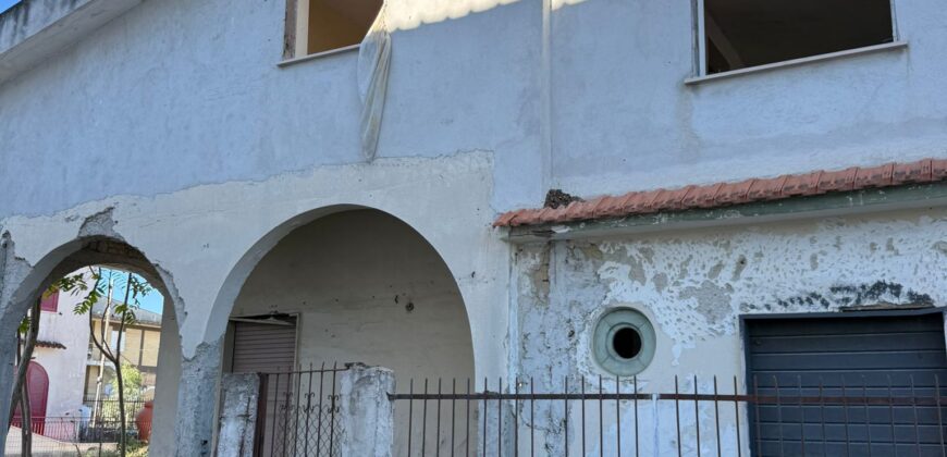 VILLA SINGOLA DA RISTUTTURARE Baia Verde