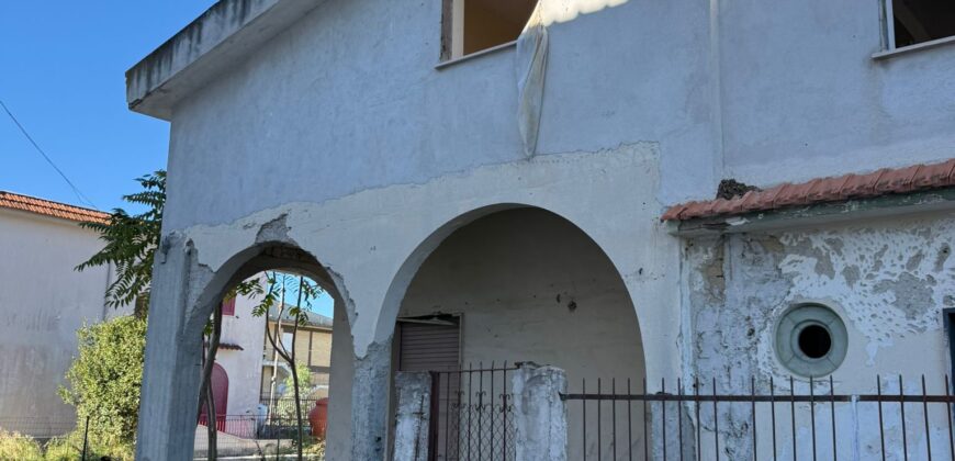 VILLA SINGOLA DA RISTUTTURARE Baia Verde