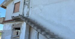 VILLA SINGOLA DA RISTUTTURARE Baia Verde