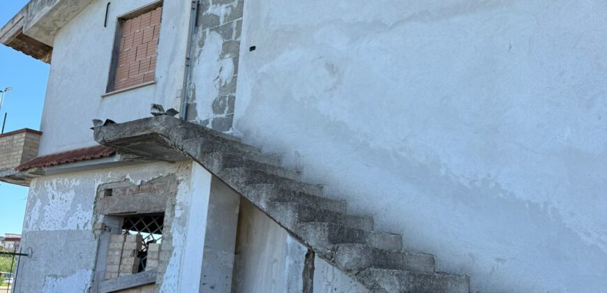 VILLA SINGOLA DA RISTUTTURARE Baia Verde