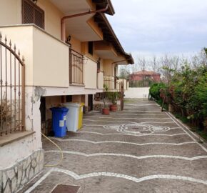 VILLA BIFAMILIARE Varcaturo