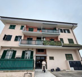 TRILOCALE RISTRUTTURATO Varcaturo-Parco Verde