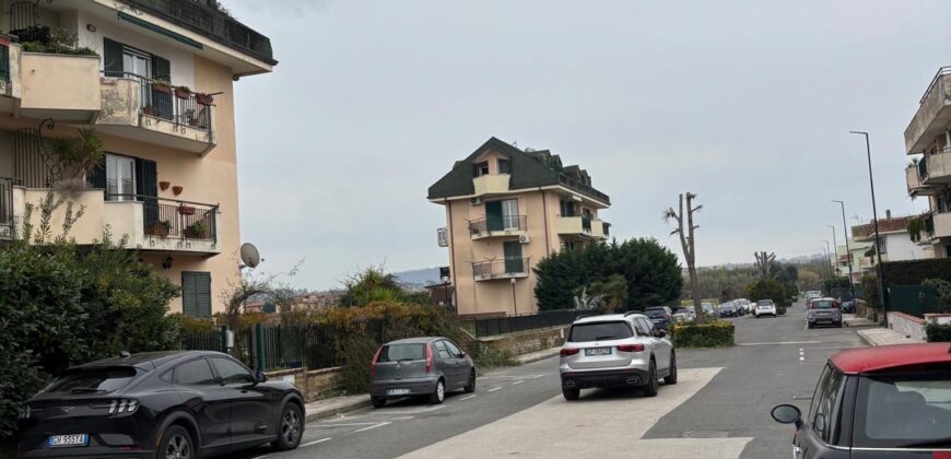 TRILOCALE RISTRUTTURATO Varcaturo-Parco Verde