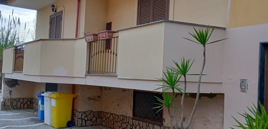 VILLA BIFAMILIARE Varcaturo