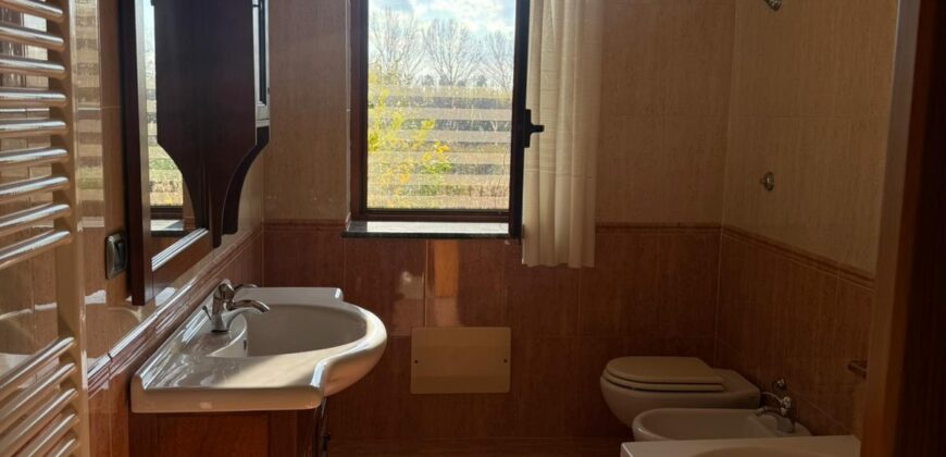 VILLA BIFAMILIARE Varcaturo