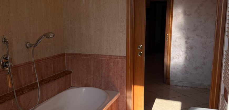 VILLA BIFAMILIARE Varcaturo