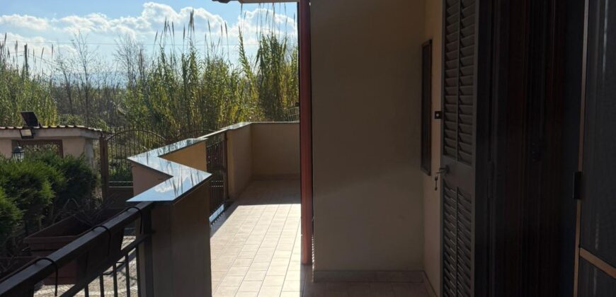 VILLA BIFAMILIARE Varcaturo