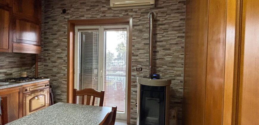 TRILOCALE RISTRUTTURATO Varcaturo-Parco Verde