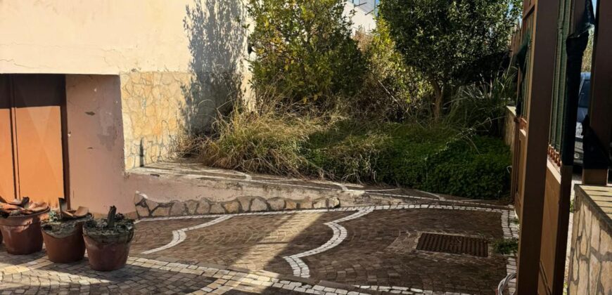 VILLA BIFAMILIARE Varcaturo