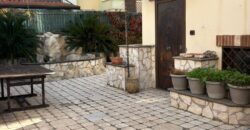 VILLA SINGOLA CON PISCINA Lago Patria-Via Lago Patria