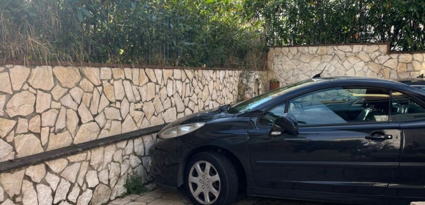 VILLA SINGOLA CON PISCINA Lago Patria-Via Lago Patria