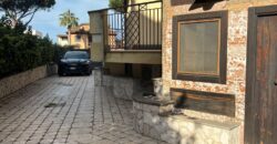 VILLA SINGOLA CON PISCINA Lago Patria-Via Lago Patria