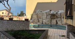 VILLA SINGOLA CON PISCINA Lago Patria-Via Lago Patria