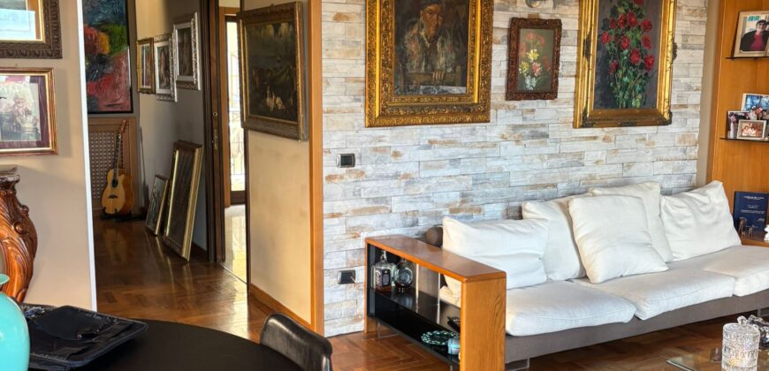 VILLA SINGOLA CON PISCINA Lago Patria-Via Lago Patria