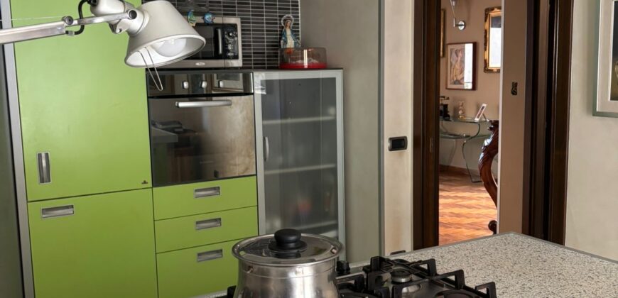 VILLA SINGOLA CON PISCINA Lago Patria-Via Lago Patria