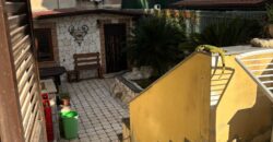 VILLA SINGOLA CON PISCINA Lago Patria-Via Lago Patria