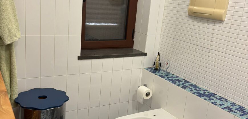 VILLA SINGOLA CON PISCINA Lago Patria-Via Lago Patria