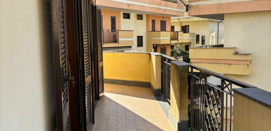 VILLA SINGOLA CON PISCINA Lago Patria-Via Lago Patria