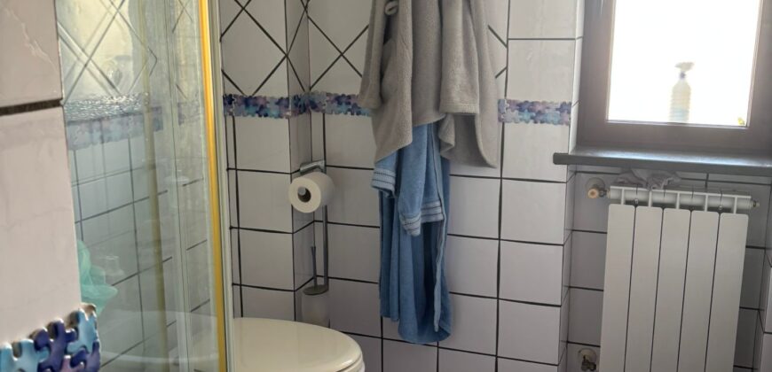 VILLA SINGOLA CON PISCINA Lago Patria-Via Lago Patria