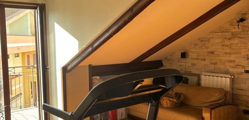 VILLA SINGOLA CON PISCINA Lago Patria-Via Lago Patria