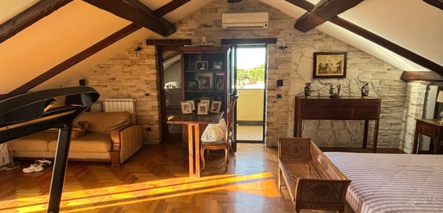 VILLA SINGOLA CON PISCINA Lago Patria-Via Lago Patria