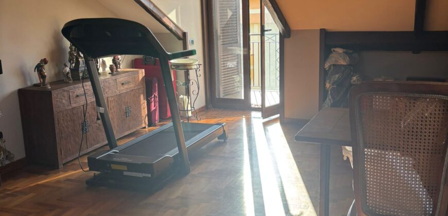 VILLA SINGOLA CON PISCINA Lago Patria-Via Lago Patria