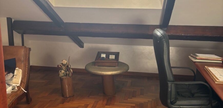 VILLA SINGOLA CON PISCINA Lago Patria-Via Lago Patria