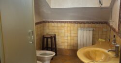 VILLA SINGOLA CON PISCINA Lago Patria-Via Lago Patria