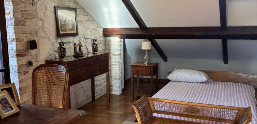 VILLA SINGOLA CON PISCINA Lago Patria-Via Lago Patria