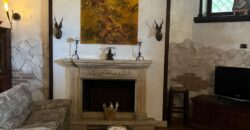 VILLA SINGOLA CON PISCINA Lago Patria-Via Lago Patria