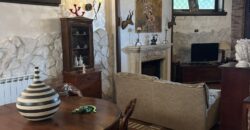 VILLA SINGOLA CON PISCINA Lago Patria-Via Lago Patria