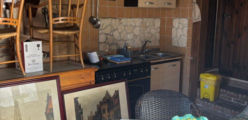 VILLA SINGOLA CON PISCINA Lago Patria-Via Lago Patria