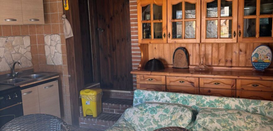 VILLA SINGOLA CON PISCINA Lago Patria-Via Lago Patria