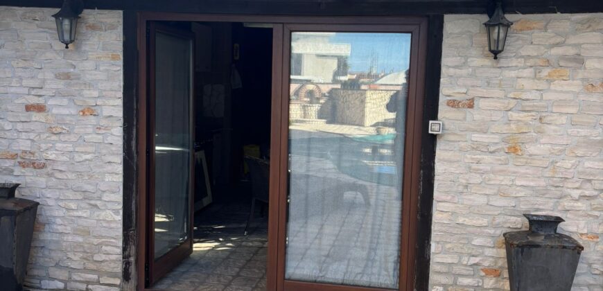 VILLA SINGOLA CON PISCINA Lago Patria-Via Lago Patria