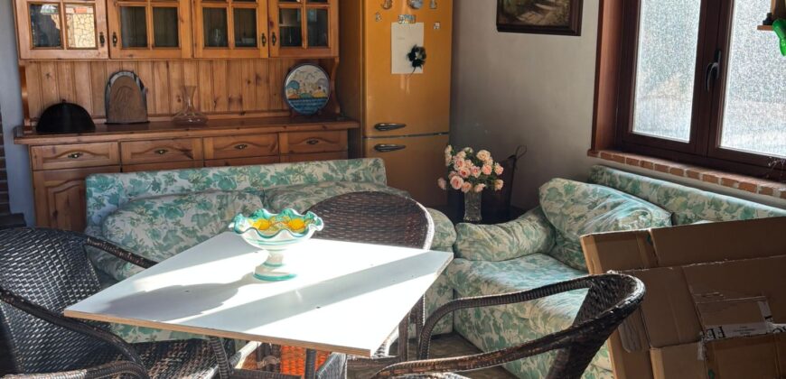 VILLA SINGOLA CON PISCINA Lago Patria-Via Lago Patria