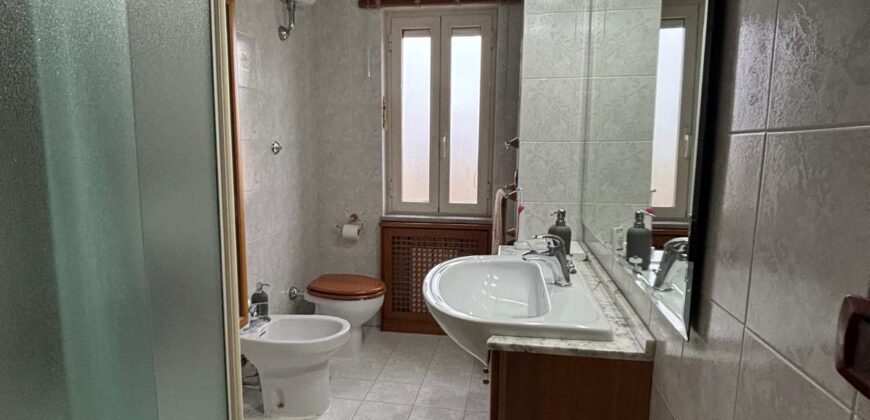 TRILOCALE RISTRUTTURATO Varcaturo-Parco Verde