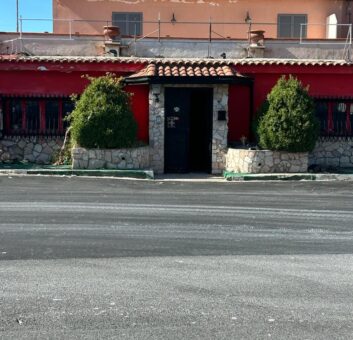 LOCALE COMMERCIALE 220 MQ Monterusciello-Via Quarto