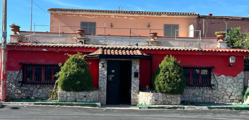 LOCALE COMMERCIALE 220 MQ Monterusciello-Via Quarto