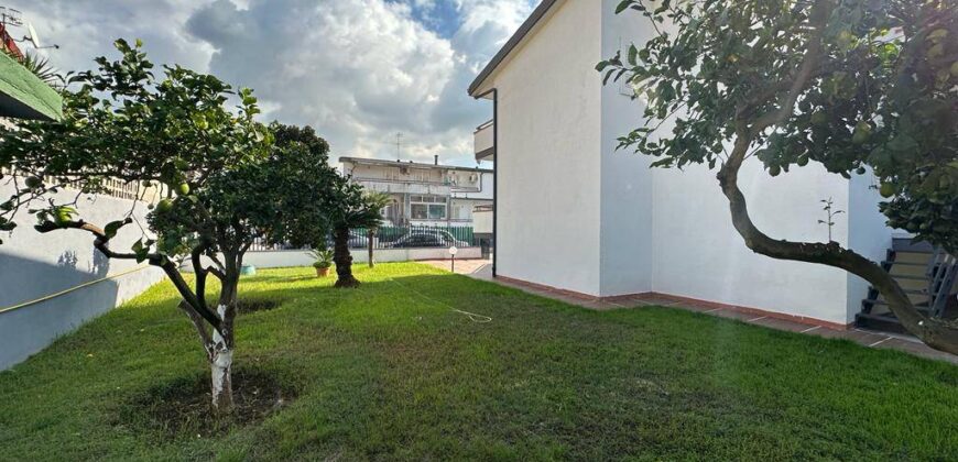 VILLA IN FITTO Lago Patria-Via Staffetta