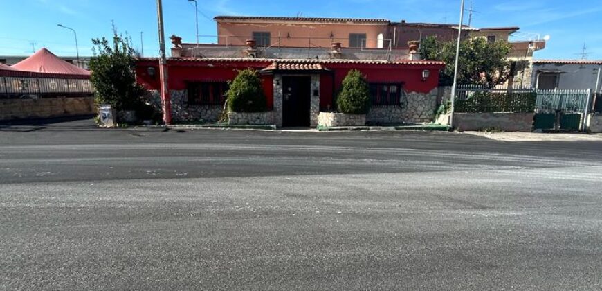 LOCALE COMMERCIALE 220 MQ Monterusciello-Via Quarto