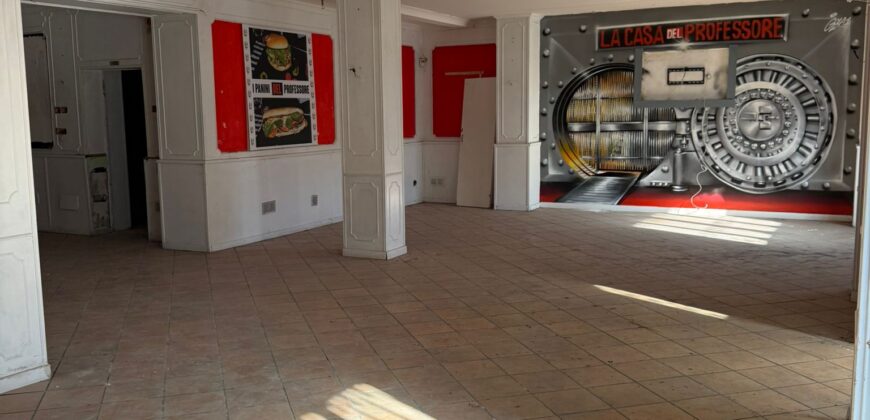 LOCALE COMMERCIALE 220 MQ Monterusciello-Via Quarto