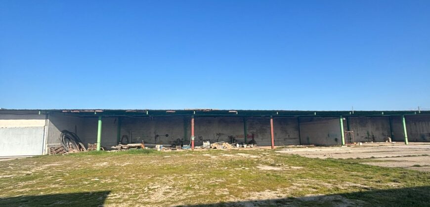 LOCALE COMMERCIALE O DEPOSITO 90 MQ Cancello ed arnone