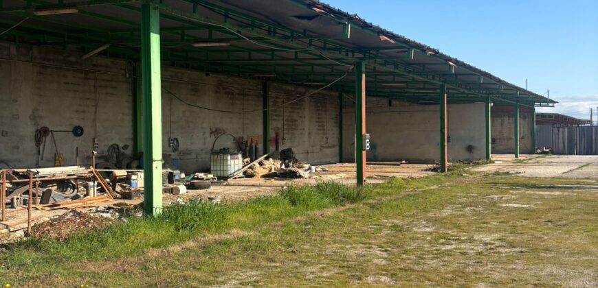 LOCALE COMMERCIALE O DEPOSITO 90 MQ Cancello ed arnone