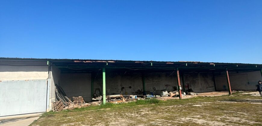 LOCALE COMMERCIALE O DEPOSITO 90 MQ Cancello ed arnone