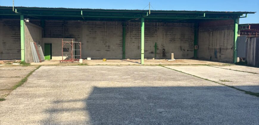 LOCALE COMMERCIALE O DEPOSITO 90 MQ Cancello ed arnone