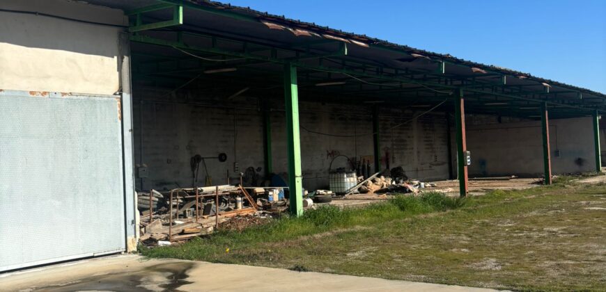 LOCALE COMMERCIALE O DEPOSITO 90 MQ Cancello ed arnone