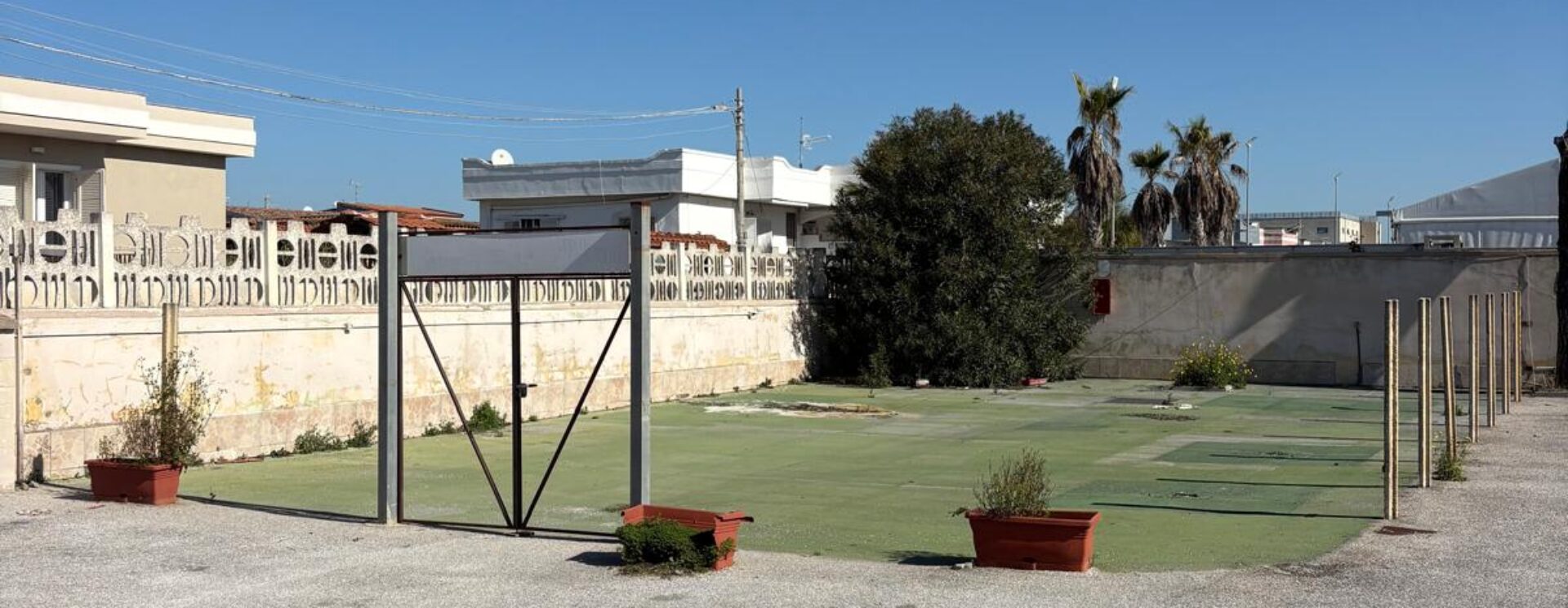 STRUTTURA 300 MQ CON PARCHEGGIO Castel Volturno