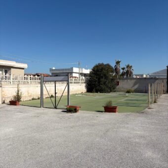 STRUTTURA 300 MQ CON PARCHEGGIO Castel Volturno